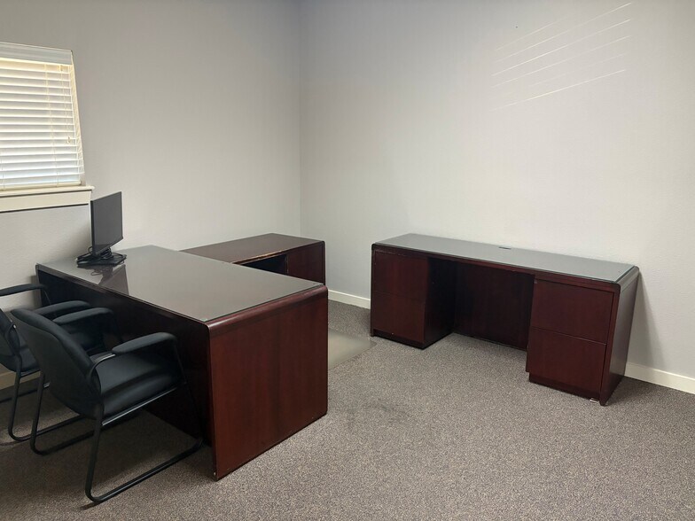 More Photos Of 611 W Tx-340-loop, Woodway Office For Lease