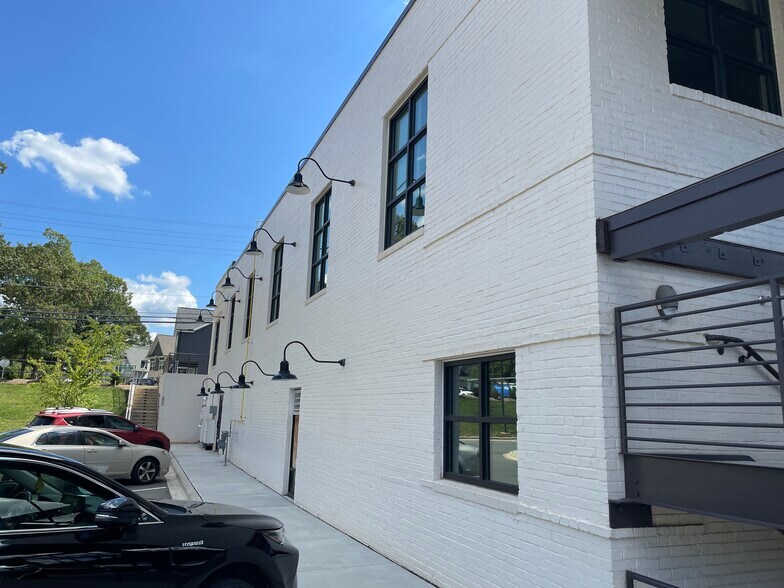 More Photos Of 2501 The Plaza, Charlotte Storefront For Lease