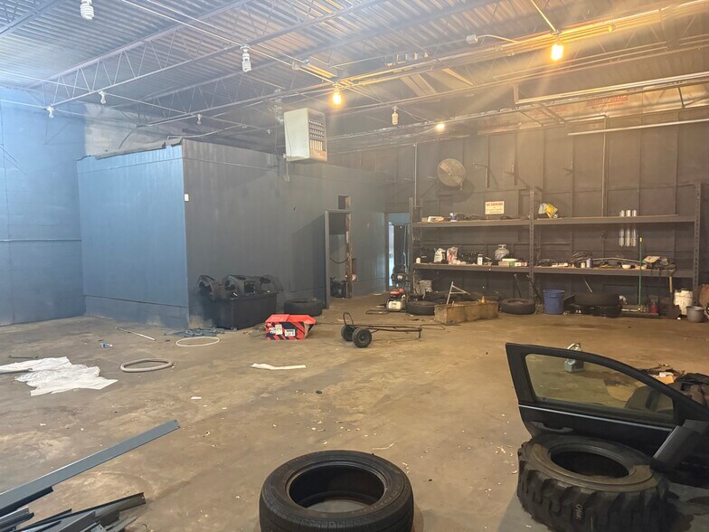 More Photos Of 140 W 3rd St, Washington Service For Lease