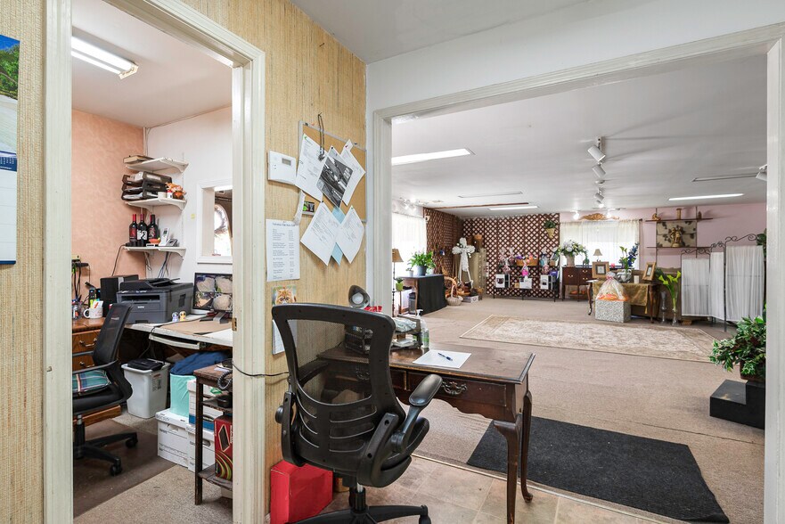 More Photos Of 25 Strickland St, Fairburn General Retail For Sale