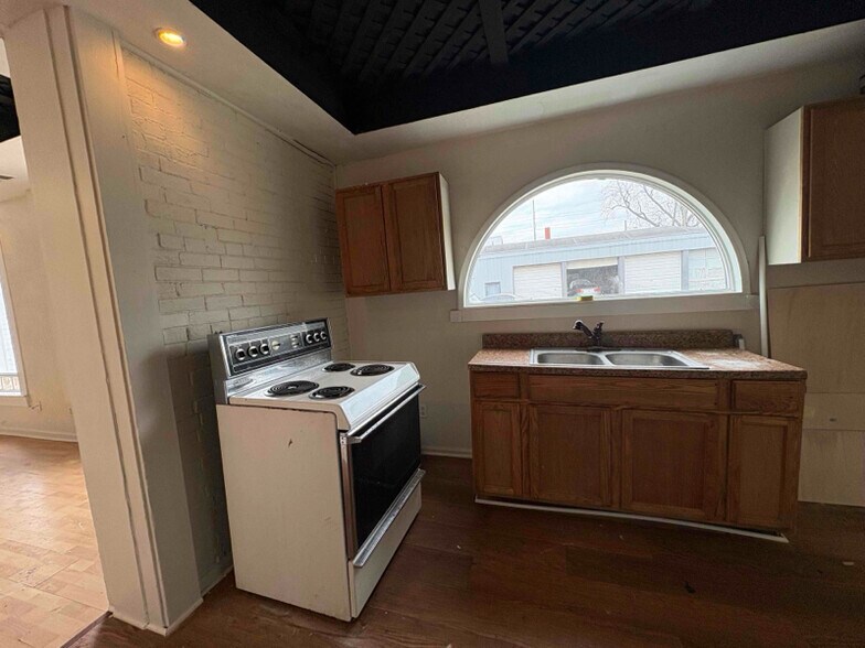 More Photos Of 621 N Fulton Ave, Evansville Apartments For Sale