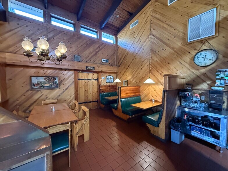 More Photos Of 520 N Mount Shasta Blvd, Mount Shasta General Retail For Sale