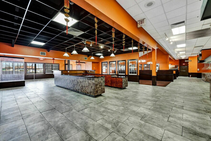 Primary Photo Of 12090 Mason Montgomery Rd, Cincinnati Restaurant For Lease