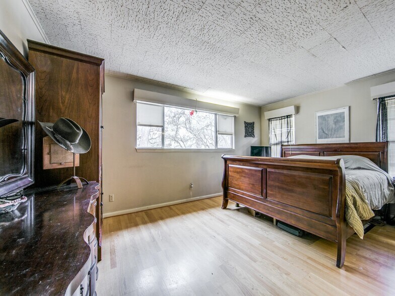 More Photos Of 536 S School St, Boerne Land For Sale