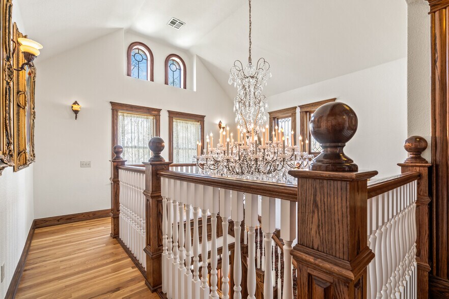 More Photos Of 306 N Main St, Bentonville Hospitality For Sale