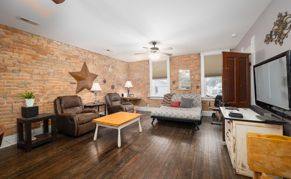 More Photos Of 305 S Alvarado Ave, Belle General Retail For Sale