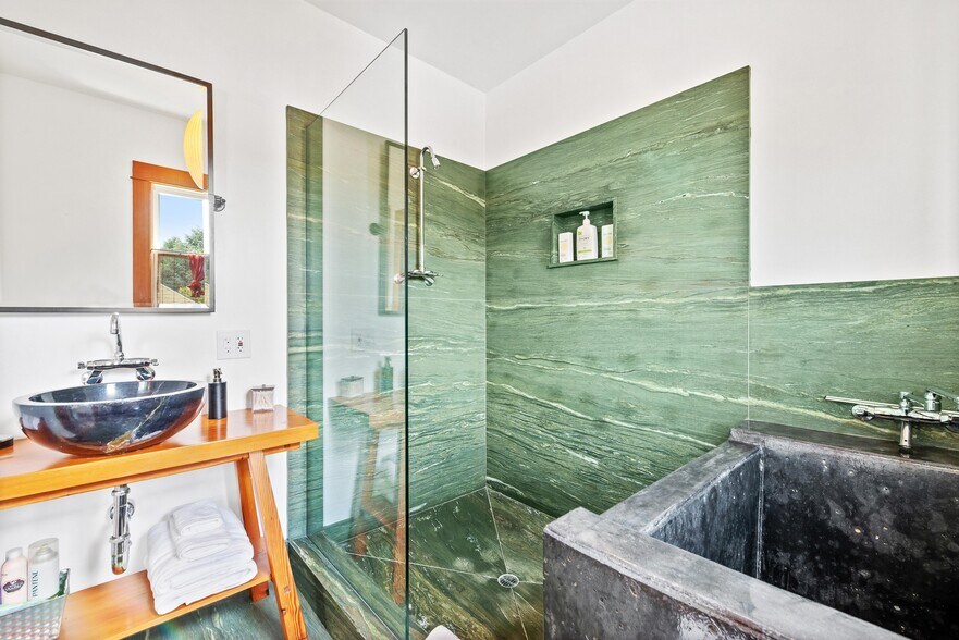 More Photos Of 1452 NE 28th Ave, Portland Storefront Retail Residential For Sale