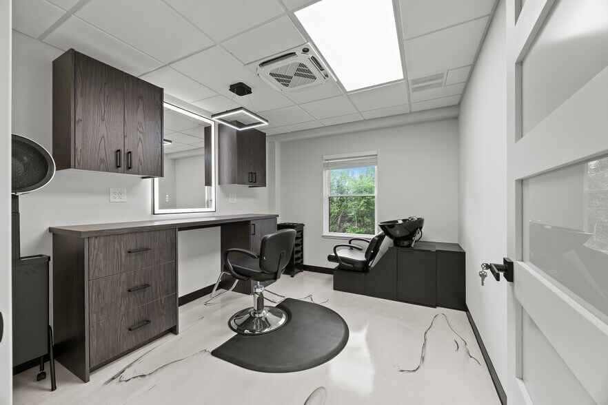 More Photos Of 4588 Kenny Rd, Columbus Storefront Retail Office For Sale