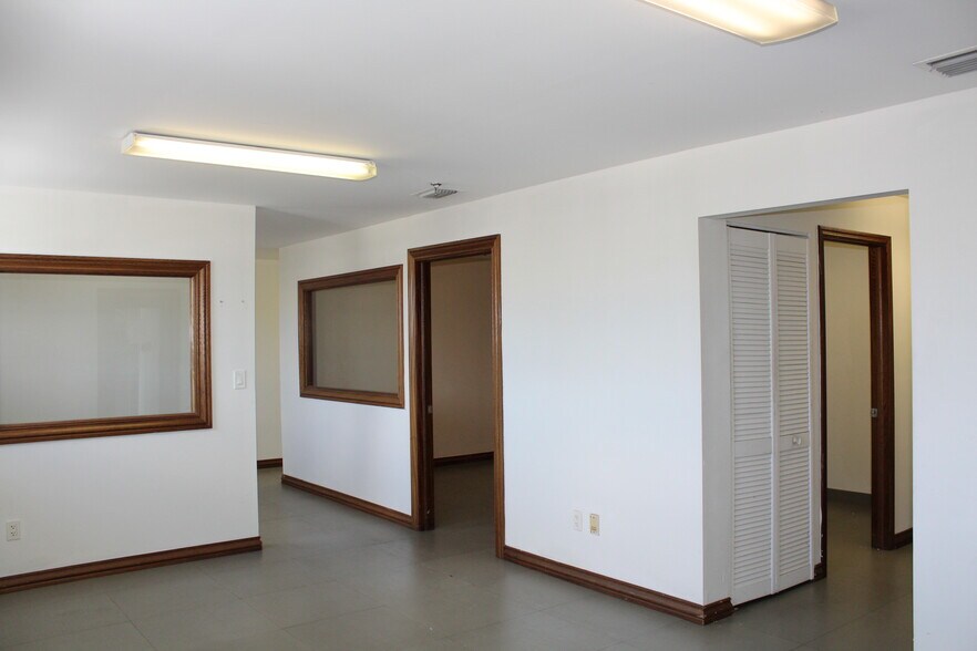 More Photos Of 1970 NW 70th Ave, Miami Warehouse For Lease