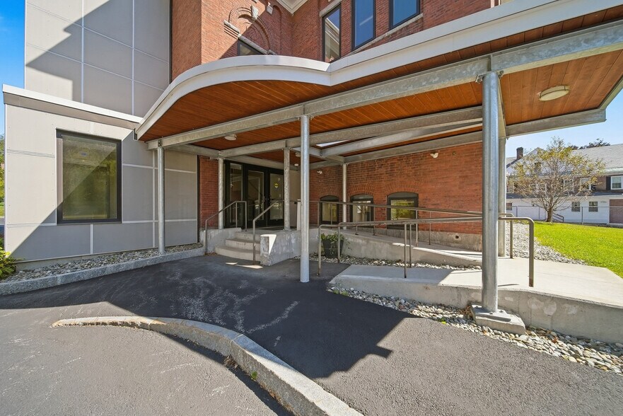 More Photos Of 11 Eldridge St, Lebanon Office For Lease