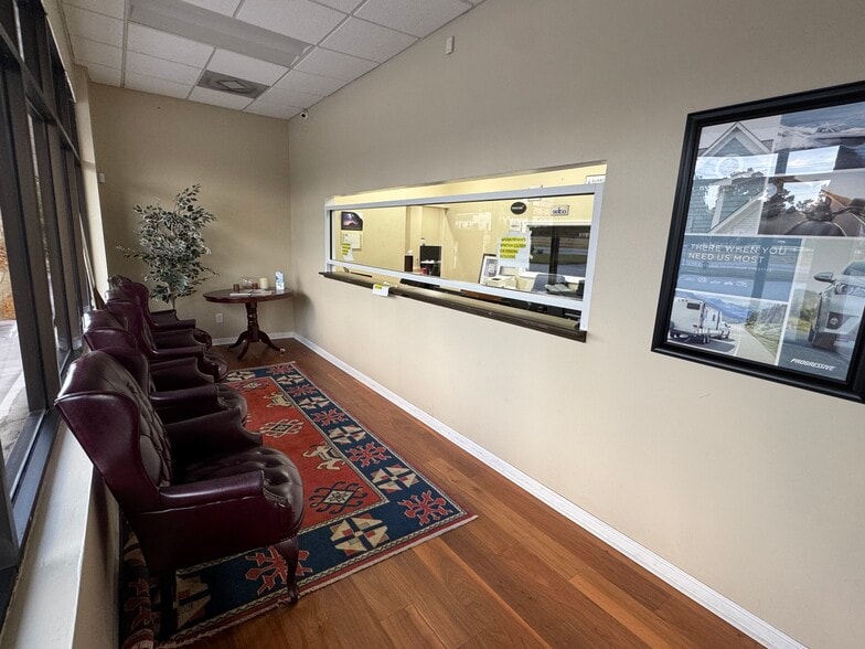 More Photos Of 713 Forest Pky, Forest Park Medical For Lease