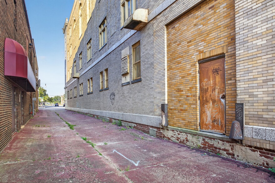 More Photos Of 573-577 Broadway, Lorain Storefront Retail Residential For Sale