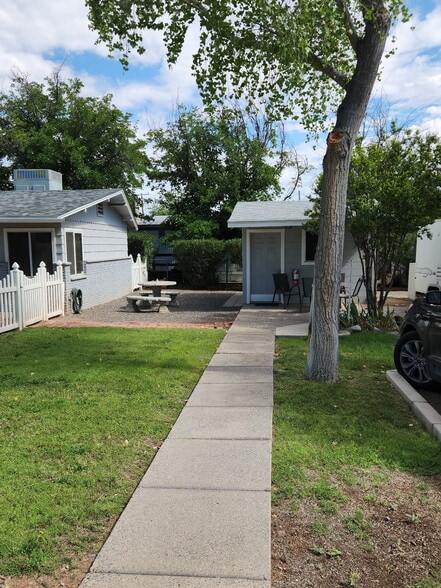 More Photos Of 427 N 15th St, Cottonwood Trailer Camper Park For Sale