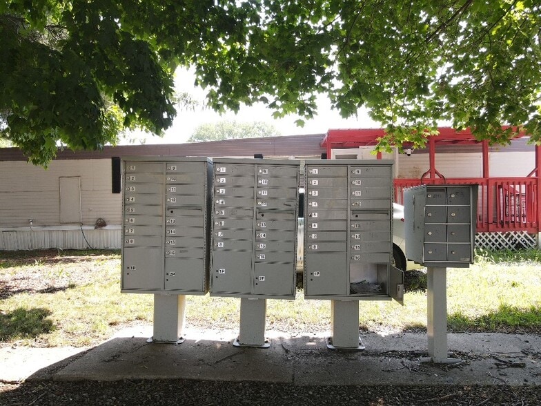 More Photos Of 1 Mahoning Ave, Rantoul Multifamily For Sale