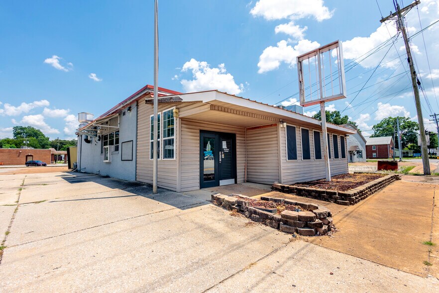 More Photos Of 15908 Main St, Town Creek General Retail For Sale