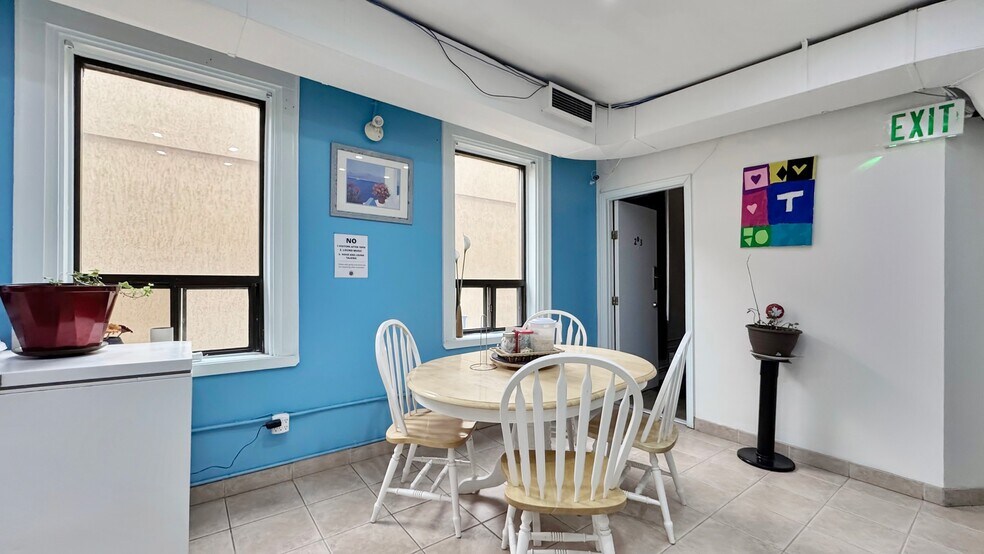 More Photos Of 137 Jarvis St, Toronto Hotel For Sale