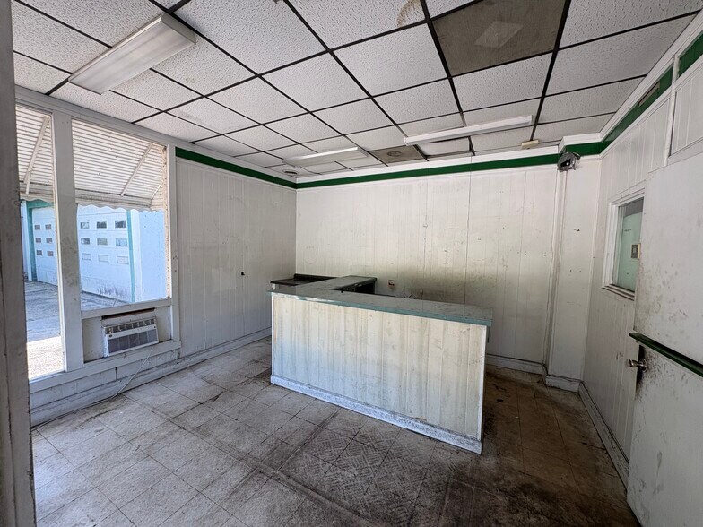 More Photos Of 1516 Dixie Trl, Raleigh Auto Repair For Lease