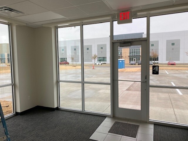 More Photos Of 9201 Polaris Dr, Oklahoma City Distribution For Lease