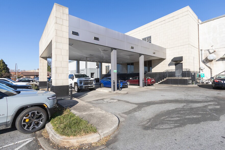 More Photos Of 129 N Main St, Anderson Office For Lease