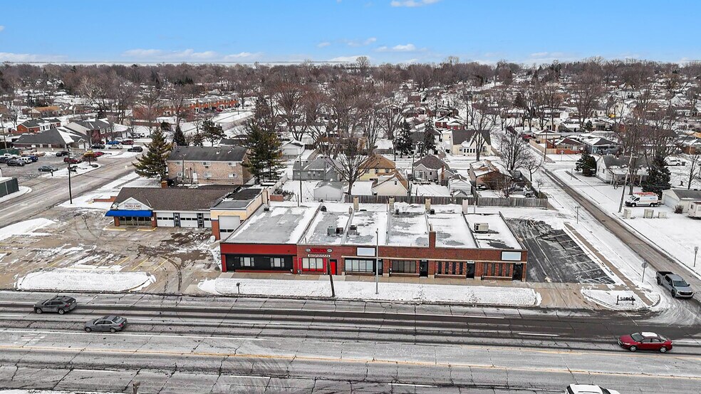 More Photos Of 28410 Harper Ave, Saint Clair Shores General Retail For Lease