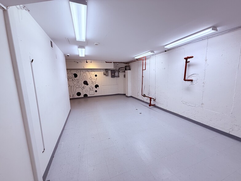 More Photos Of 391 Bank St, Ottawa Storefront Retail Office For Sale