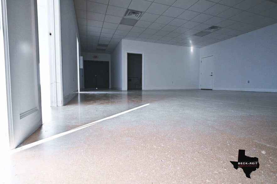 More Photos Of 12955 WRIGHT, Creedmoor Warehouse For Lease