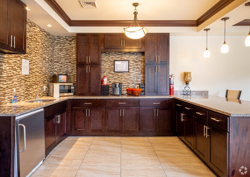 More Photos Of 2 Donna Way, Troy Apartments For Sale