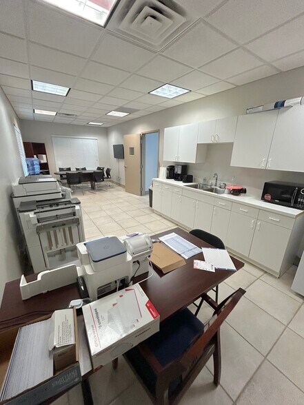 More Photos Of 9231 Brookwood Ct, Bonita Springs Light Manufacturing For Lease