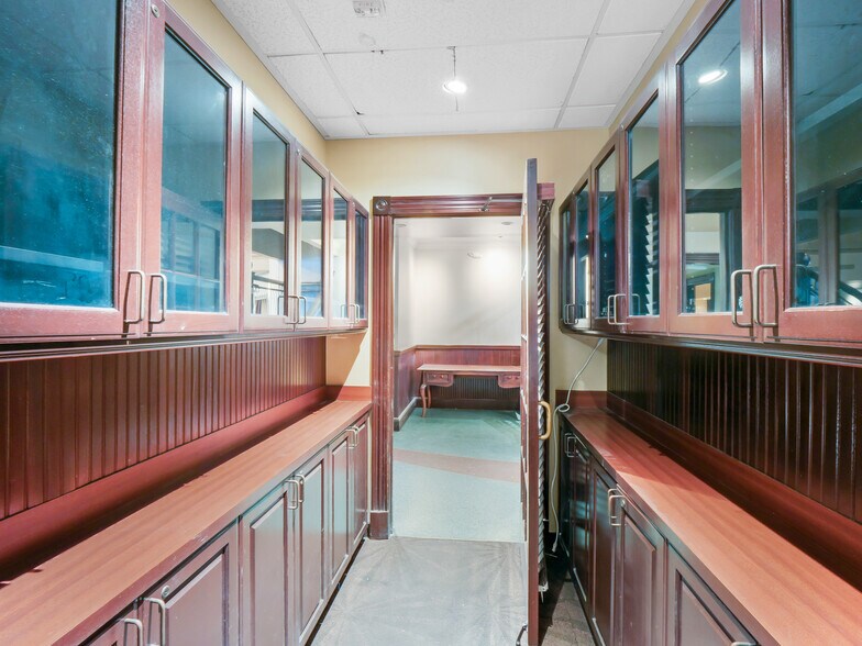 More Photos Of 1100 S Flower St, Los Angeles Office For Lease