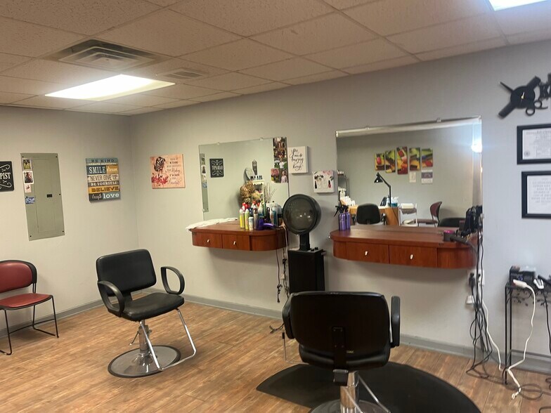 213 N Main St, WI 53955 Storefront Retail Office For Sale