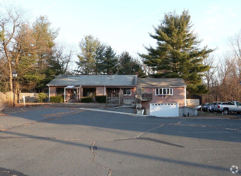 Primary Photo Of 1273 Queen St, Southington Freestanding For Sale