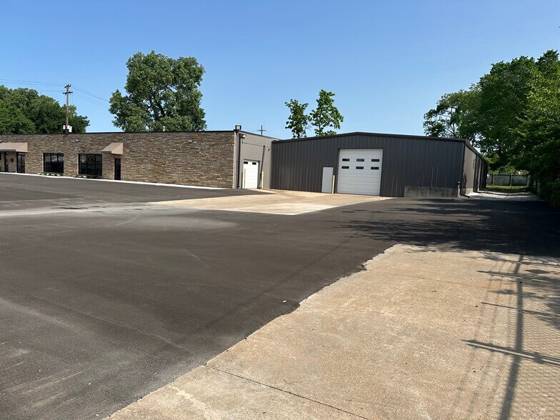 More Photos Of 61 N Peoria Ave, Tulsa Showroom For Lease