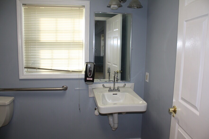 More Photos Of 80 E Main St, Port Jervis Flex For Sale