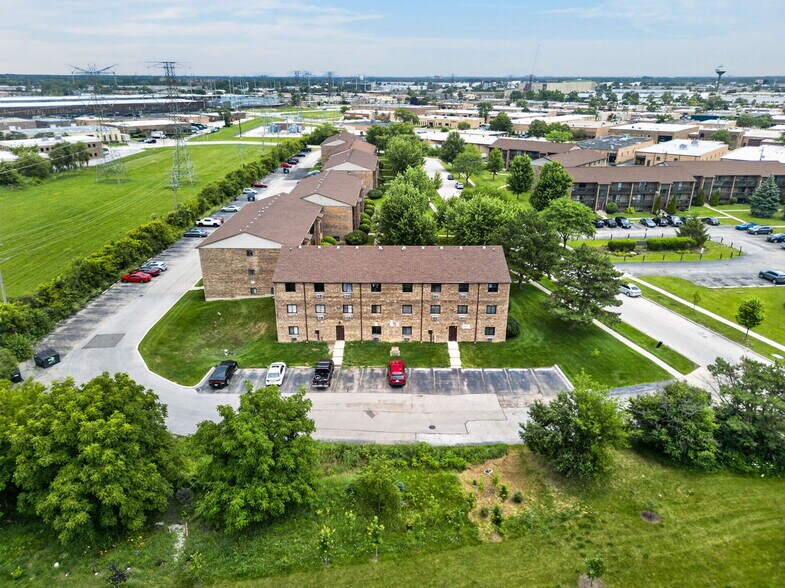 More Photos Of 450 Perrie Dr, Elk Grove Village Apartments For Sale