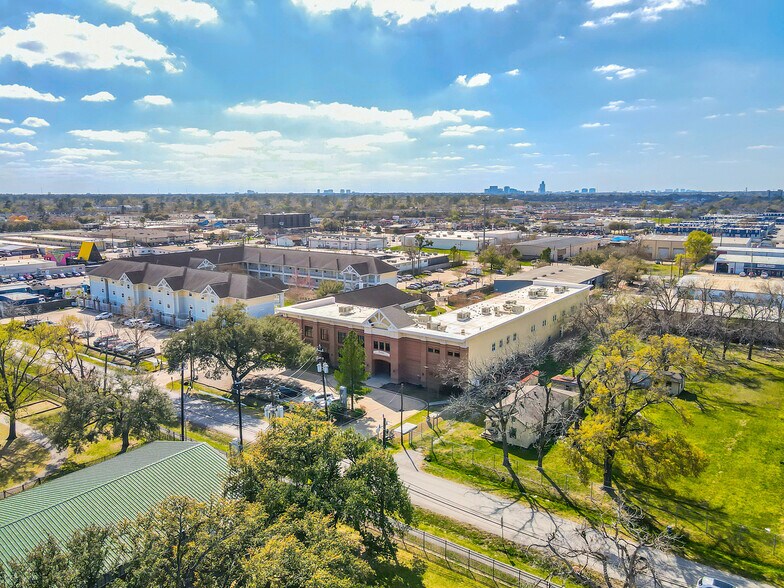 More Photos Of 1905 Jacquelyn Dr, Houston Schools For Lease