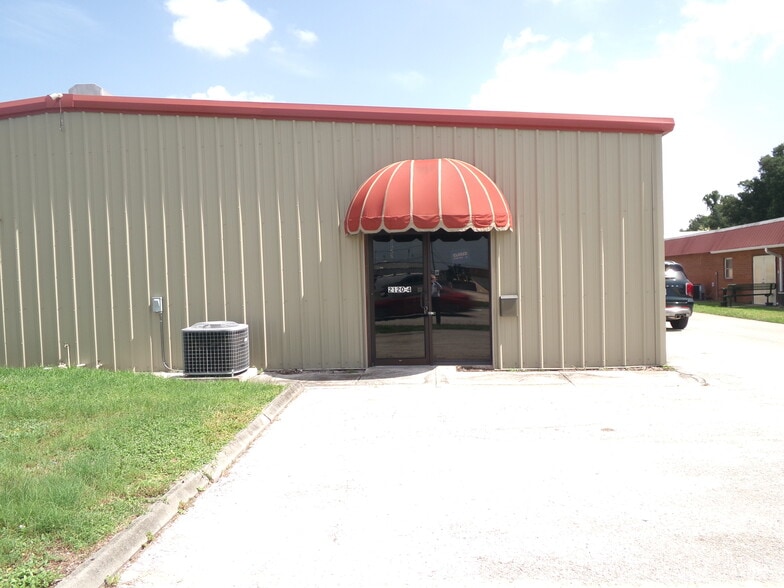 More Photos Of 2120 E Edgewood Dr, Lakeland Industrial For Lease