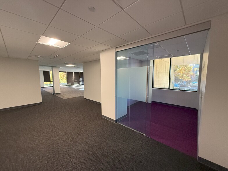 More Photos Of 730 Holiday Dr, Pittsburgh Office For Lease