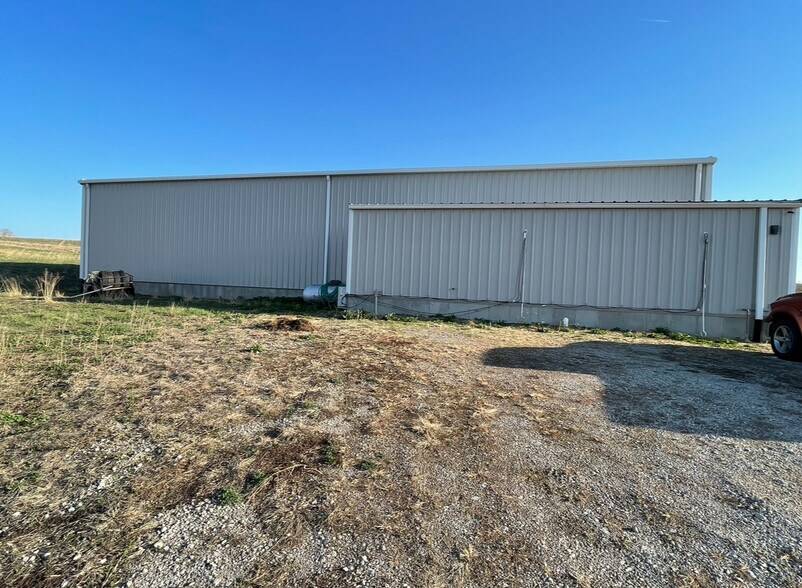 More Photos Of 523 Business Parkway rd, Falls City Manufacturing For Sale