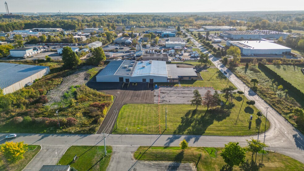 More Photos Of 6050 Don Murie St, Niagara Falls Warehouse For Lease