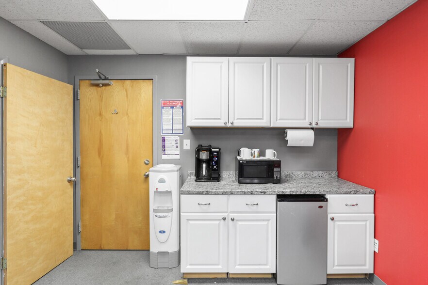 More Photos Of 111 Carpenter Dr, Sterling Office For Lease