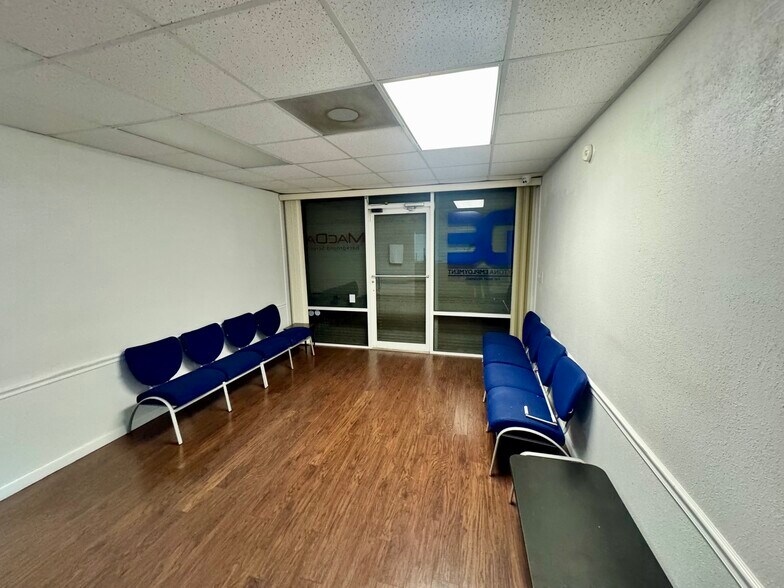 More Photos Of 609 S Ridgewood Ave, Daytona Beach Office For Sale