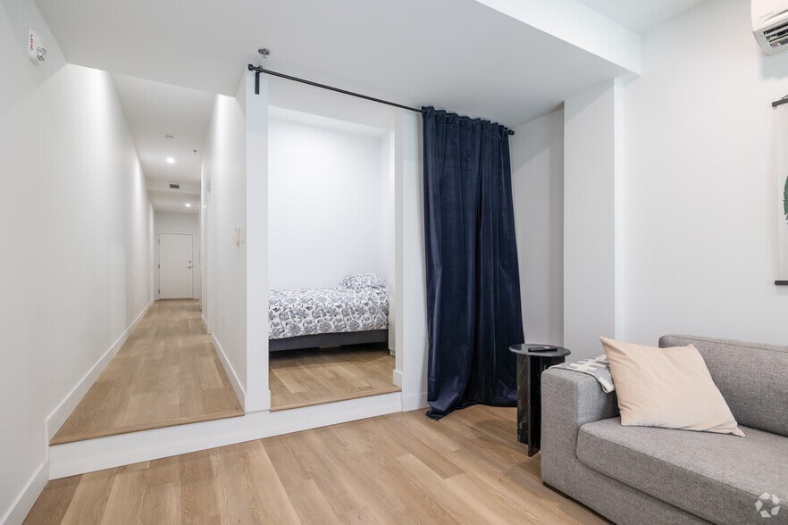 More Photos Of 1230 Rue Bishop, Montréal Apartments For Sale