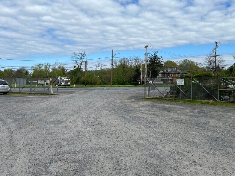 More Photos Of 622 Old Reading Pike, Stowe Truck Terminal For Lease