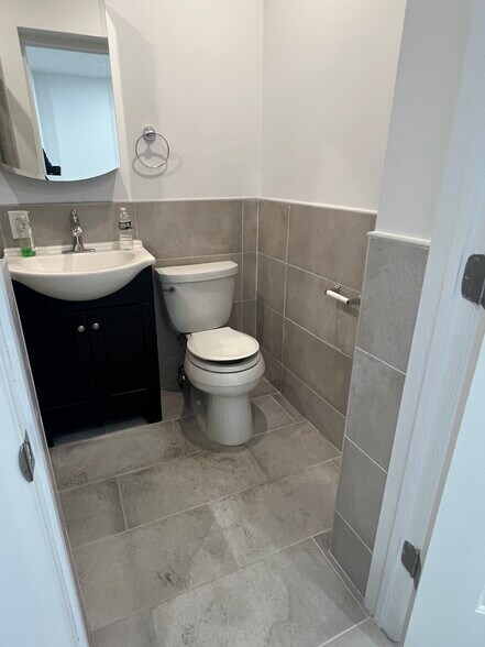 More Photos Of 926 Flatbush Ave, Brooklyn General Retail For Sale