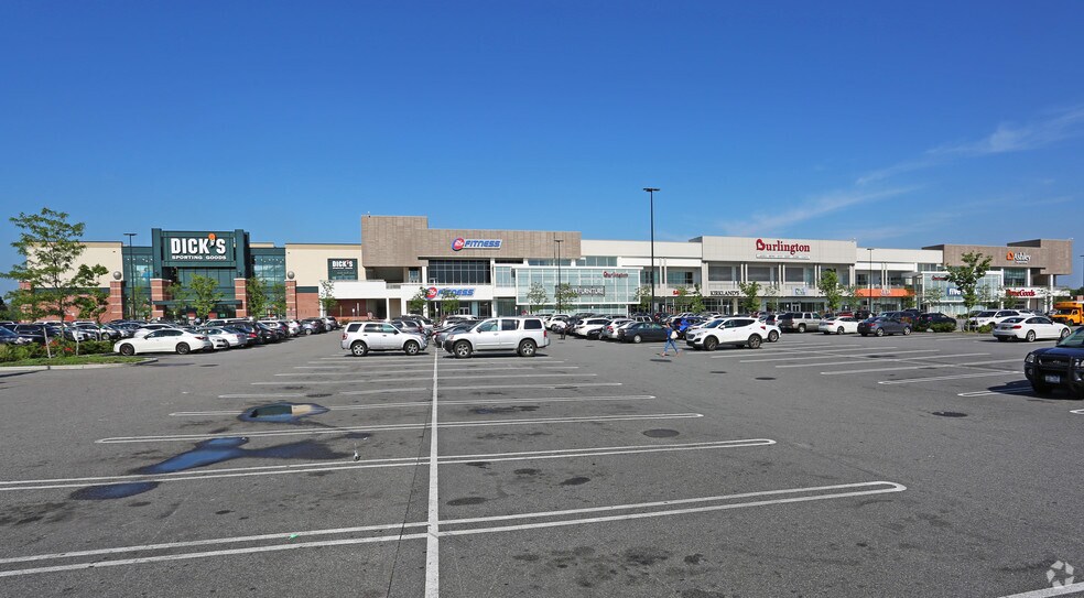More Photos Of 750 W Sunrise Hwy, Valley Stream General Retail For Lease