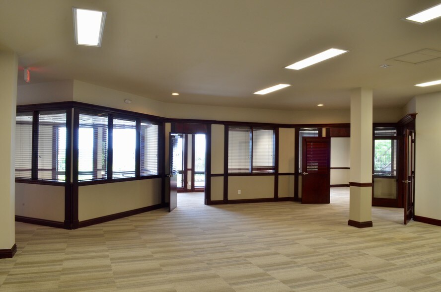 More Photos Of 6101 W Courtyard Dr, Austin Unknown For Lease