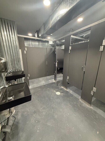More Photos Of 205-209 NE 1st Ave, Hallandale Beach Flex For Lease