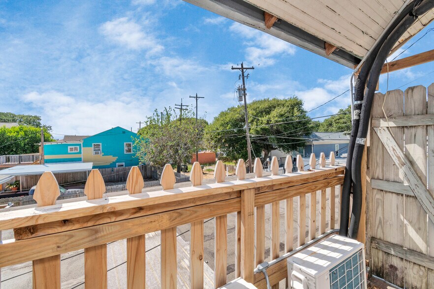 More Photos Of 915 8th St, Galveston Apartments For Sale