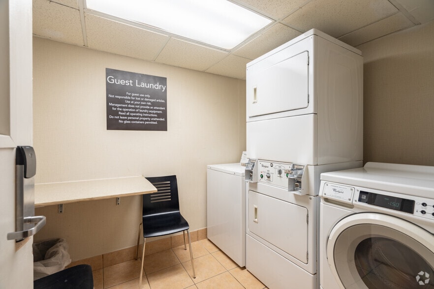 More Photos Of 401 Bay Area Blvd, Houston Hotel For Sale