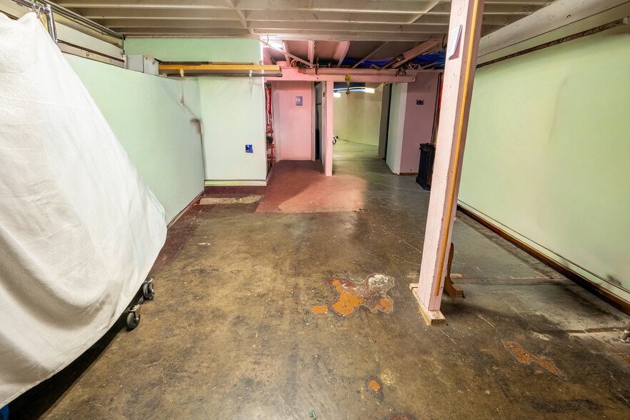 More Photos Of 302-304 4th Ave E, Olympia Storefront For Sale